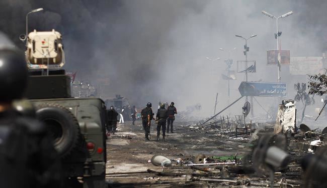 ارتش مصر با بالگرد مردم را هدف می گیرد