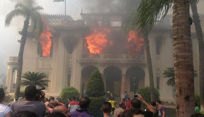 Morsi supporters torch Giza Governorate