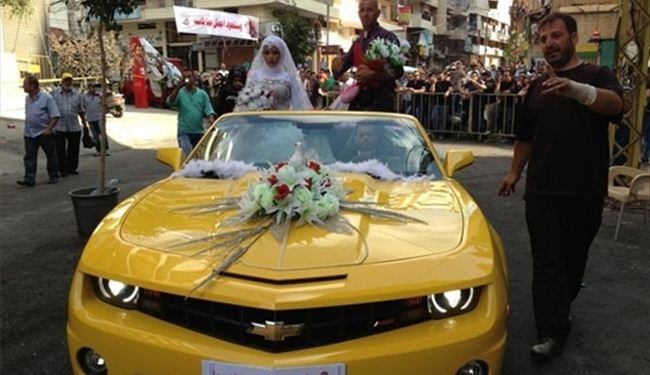 Lebanese couple ties the knot at Beirut blast site