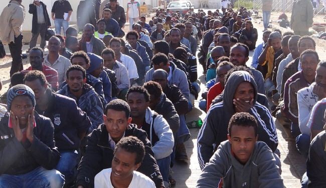 ألف مهاجر يصلون إلى إيطاليا في قوارب صغيرة