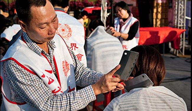 In picture: Knife massage in Taiwan
