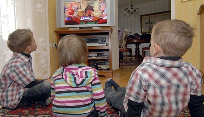 التلفزيون يقلل من ثقة الاطفال بأنفسهم ويصيبهم بالقلق