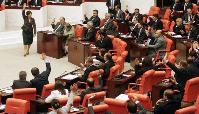 Turkish MPs back war on Syria