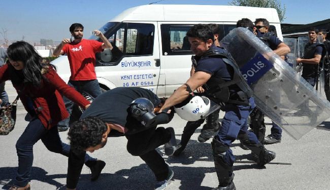 الشرطة التركية تقمع تظاهرات قرب حرم جامعي