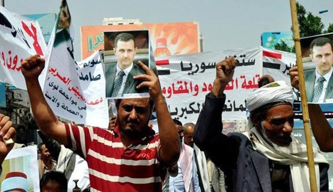 اليمنيون ينددون بمواقف الدول العربية من سوريا