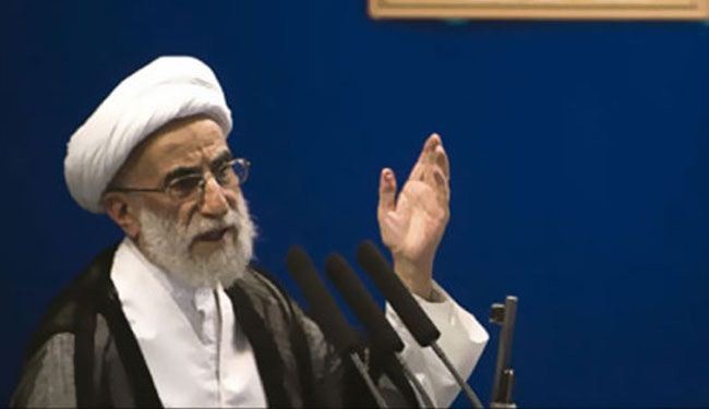 خطيب جمعة طهران: التدخل بسوريا سيكلف أميركا ثمناً باهضاً