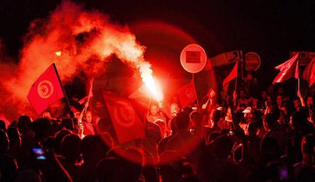 المعارضة التونسية توافق على بدء محادثات مع الحكومة
