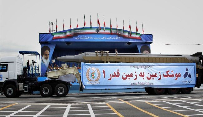 ايران تستعرض 30 صاروخا محلي الصنع بمدى 2000 كم