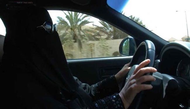 حملة لناشطات سعوديات للمطالبة بحق قيادة السيارة