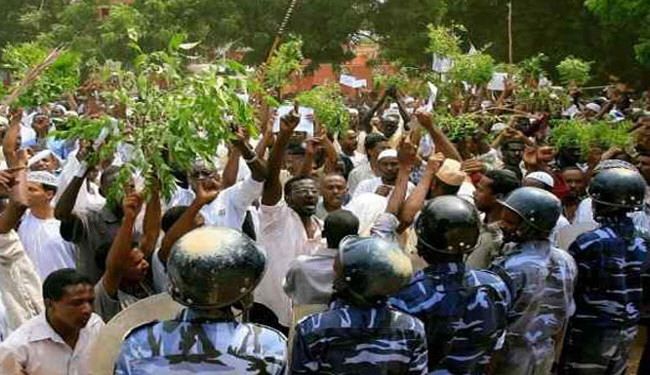 السلطات السودانية تعتقل 600 شخص في التظاهرات