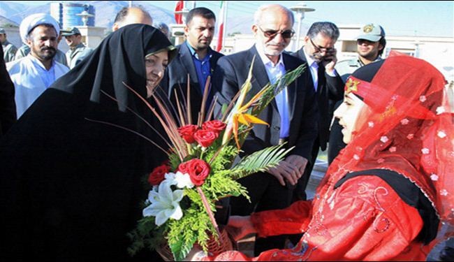 بالصور.. مساعدة الرئيس الايراني تمنع ذبح شاة بمراسم استقبالها