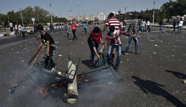 الشرطة المصرية تفرق تظاهرة طلابية مؤيدة لمرسي
