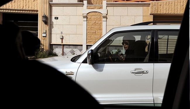 Saudi clerics protest outside king's palace, blame US for women driving