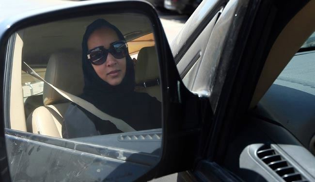 با وجود تهدیدها زنان عربستانی رانندگی می کنند