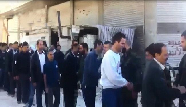 عشرات المسلحين يسلمون انفسهم مع تجدد الاشتباكات في برزة