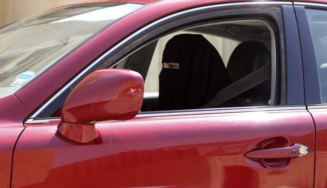 رویارویی هواداران و مخالفان رانندگی زن در عربستان