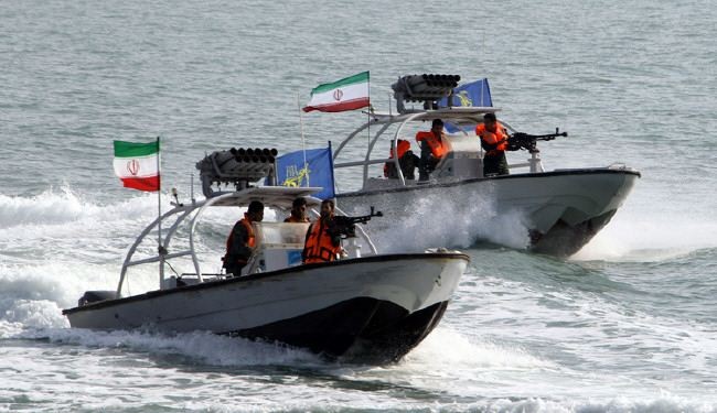 اشتباكات بين البحرية الايرانية والقراصنة، ونجاة باخرة تجاریة