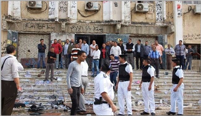 الامن يدخل جامعة الازهر ويطلق المسيل ويعتقل 25 طالبا