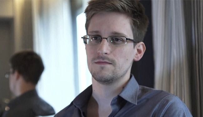 Snowden calls for international help over his spying charges