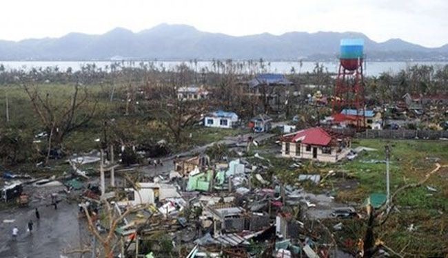 1,200 dead as typhoon pounds central Philippines
