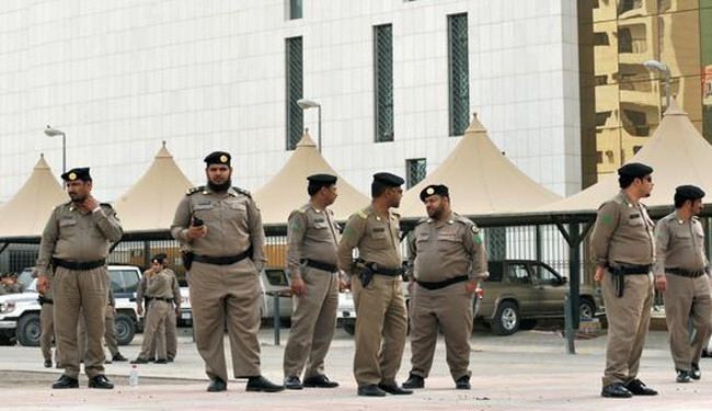 الشرطة السعودية تشتبك مع عمال أجانب بالرياض