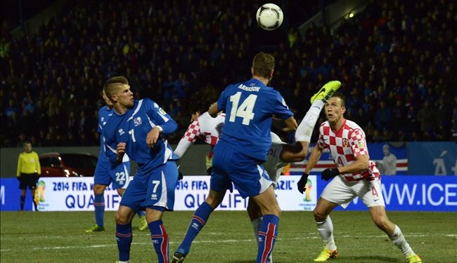 ايسلندا تصمد امام كرواتيا بعشرة لاعبين