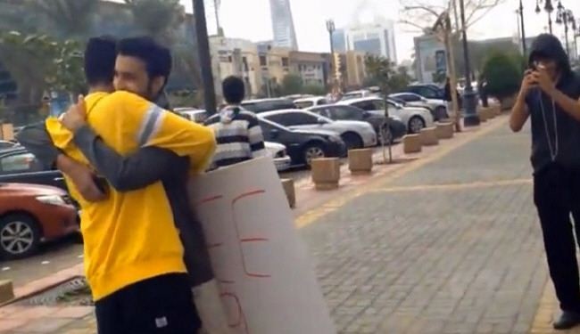 Saudi police arrests man for his cuddling campaign