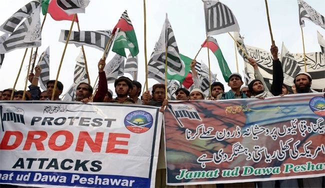 هزاران پاکستانی مسیر امدادرسانی ناتو را بستند