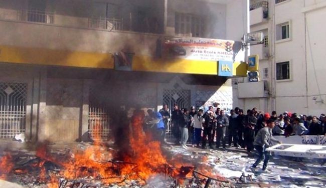 إصابة 50 شرطيا خلال مواجهات مع متظاهرين في سليانة بتونس