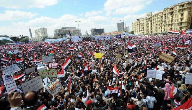 اشتباكات في ميدان التحرير وسط القاهرة