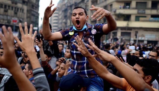 اصابة العشرات من المحتجين ضد قانون التظاهر بمصر