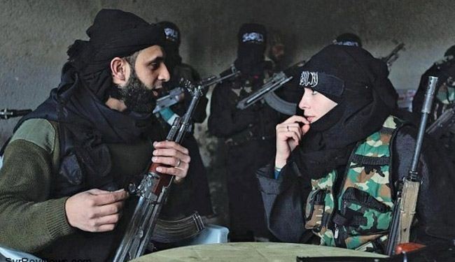 والد يعثر على ابنتيه تقاتلان بصفوف المسلحين بسوريا