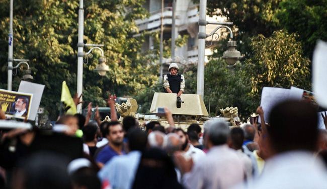 Egyptian police fire tear gas to end Cairo clashes