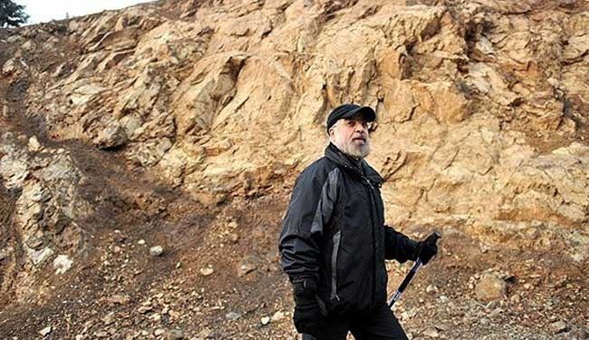 Iran president on mountain hiking: photos
