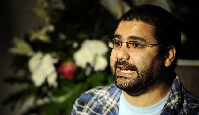 احالة الناشط علاء عبد الفتاح و24 اخرين الى محكمة الجنايات