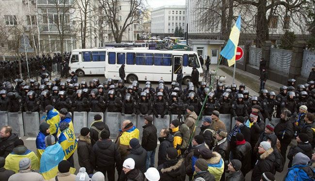رغم تناقص اعدادهم.. مؤيدو اوروبا يواصلون اعتصامهم في كييف