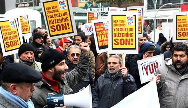 Opposition slams Turkish gov't over corruption
