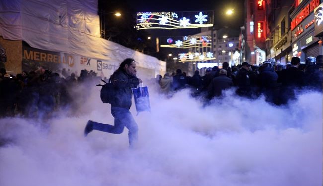 سرکوب تظاهرات مخالفان در ترکیه