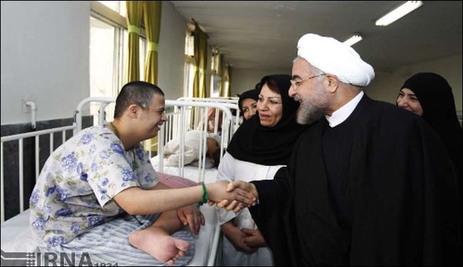بالصور/ الرئيس روحاني يتفقد الاطفال ذوي الاحتياجات الخاصة