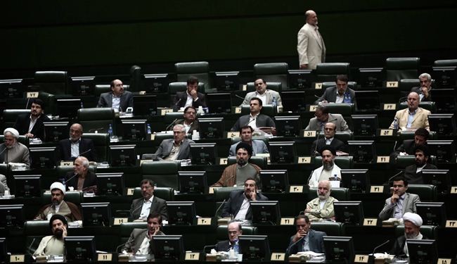 218 نائباً إيرانياً وقعوا على مشروع قرار التخصيب بنسبة 60%