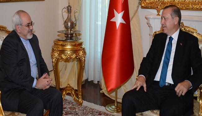 وزیر الخارجیة الإیراني یلتقي رئیس الوزراء التركي