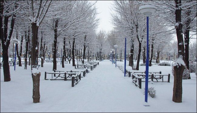 بالصور.. المدن الايرانية ترتدي ثوب الشتاء الابيض
