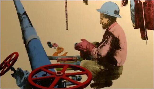 فنان إيراني يرسم لوحاته بالنفط بدلا من الألوان