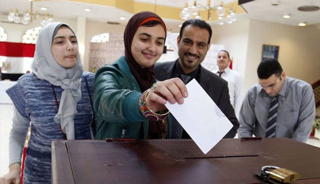 الاستفتاء على الدستور المصري يوشك على الانتهاء
