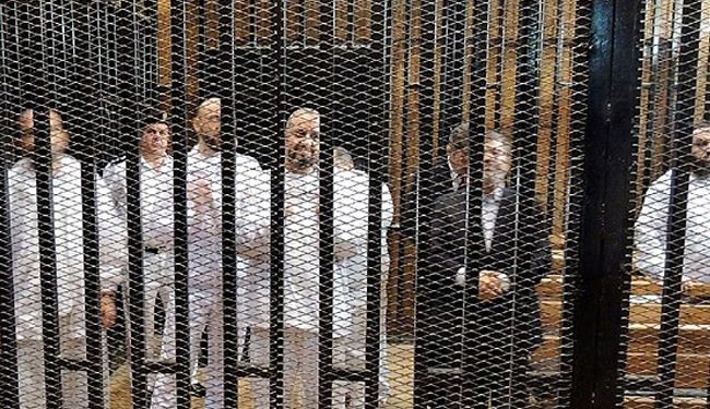 Glass cage for Morsi in court to shut his shouting