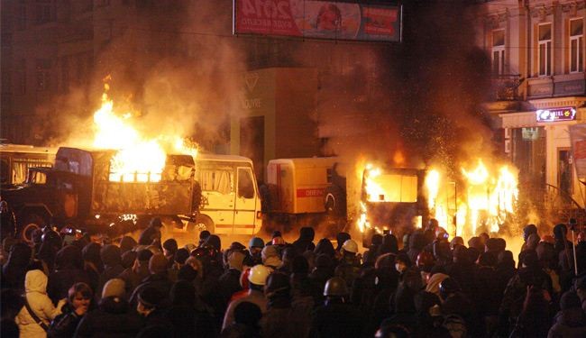 قتلى بمواجهات دامية في اوكرانيا والمعارضة تتوعد بالتصعيد