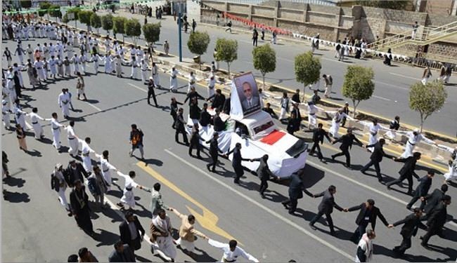 حشود كبيرة تشيع جثمان ممثل الحوثيين في الحواراليمني