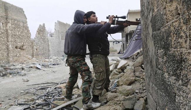 Pro-West militants, ISIL resume infighting in Aleppo