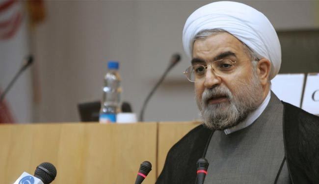 روحاني يدعو لشعارات تعزز الوحدة الوطنية في ذكرى انتصار الثورة