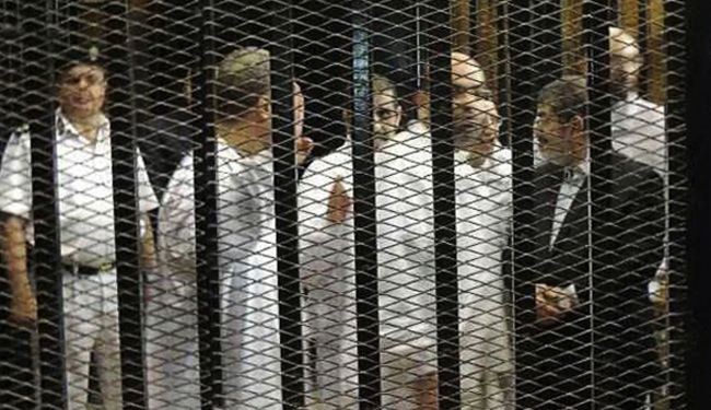 القضاء المصري يستأنف اليوم محاكمة مرسي و14 عضوا للإخوان